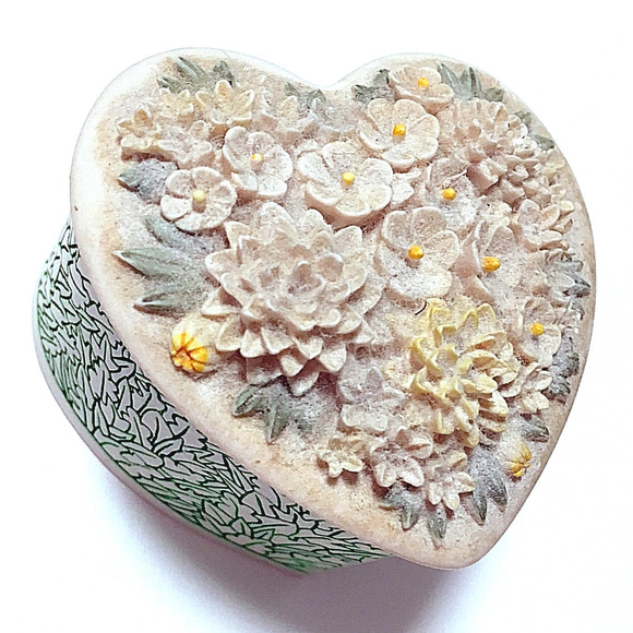 Ceramic Floral Trinket Jewelry Heart Shape - Picture 2 of 5